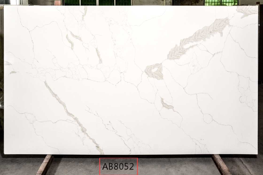 لوح حجر الكوارتز Calacatta باللون الأبيض 3200 X 1600mm 235kg / m3
